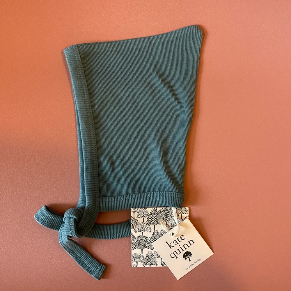 Kate Quinn elf hat